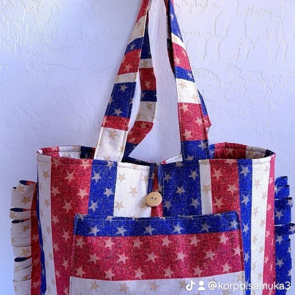 Stylish Starry Tote Bag in Red, White, and Blue - Picture 4 of 4